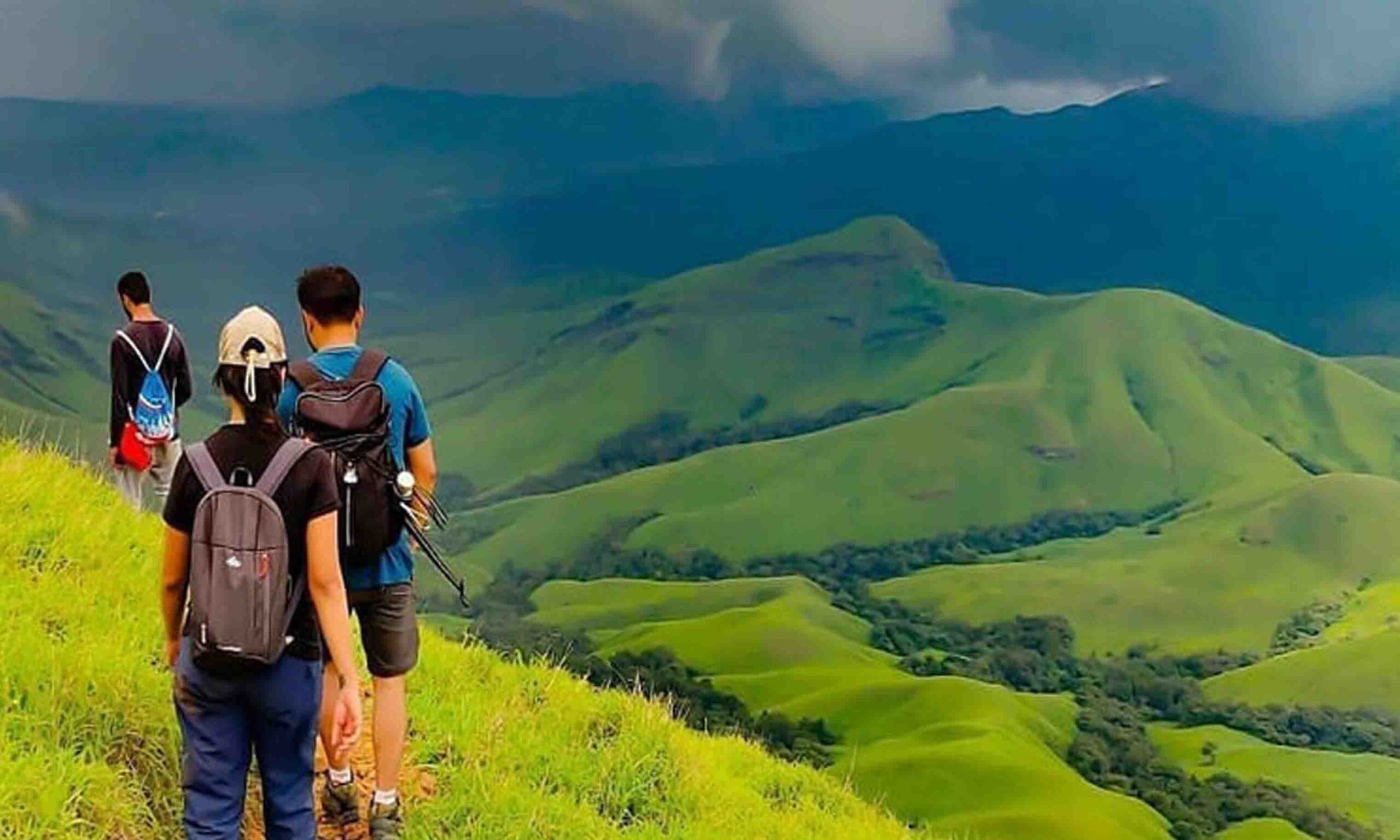 Top 3 Visiting travelling, trekking places in karnataka